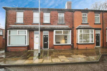 Vicarage Street, 3 bedroom Mid Terrace House to rent, £900 pcm