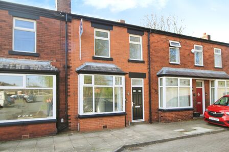 3 bedroom Mid Terrace House to rent