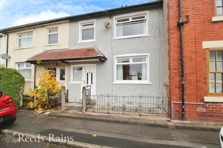 3 bedroom Mid Terrace House for sale