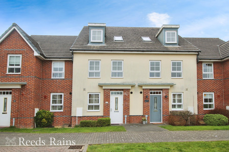 Rose Whittle Avenue, 4 bedroom Mid Terrace House to rent, £1,200 pcm