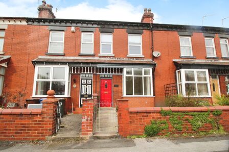 2 bedroom Mid Terrace House to rent