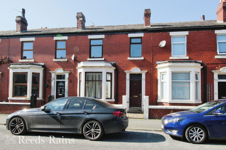 3 bedroom Mid Terrace House for sale