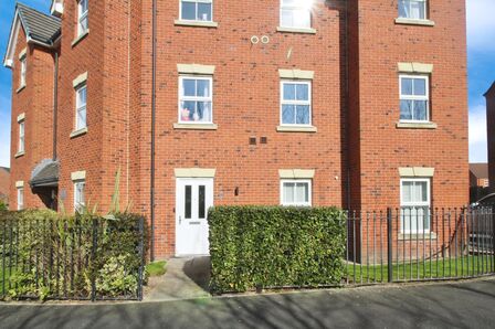 Quins Croft, 1 bedroom  Flat to rent, £650 pcm