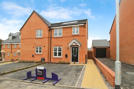 Tulip Close, 3 bedroom Semi Detached House to rent, £1,200 pcm