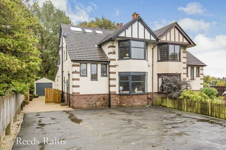 Preston Road, 4 bedroom Semi Detached House to rent, £2,100 pcm