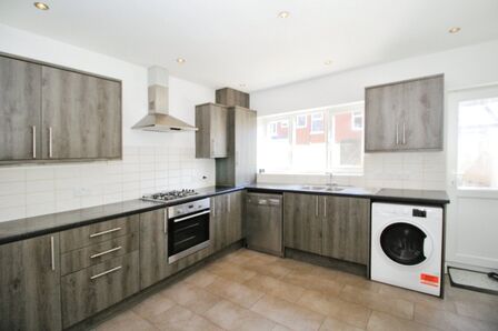 1 bedroom  Room to rent