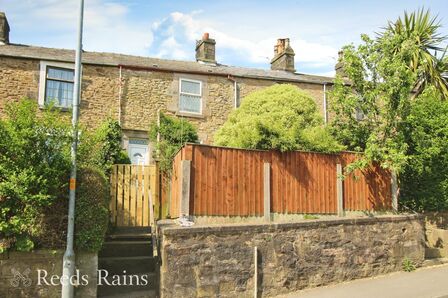 2 bedroom Mid Terrace House for sale