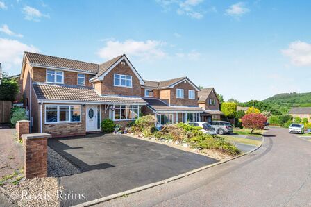 Grey Heights View, 4 bedroom Detached House for sale, £325,000