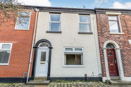 3 bedroom Mid Terrace House for sale
