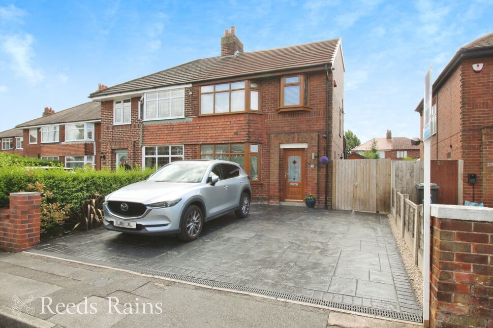3 bedroom Semi Detached House for sale