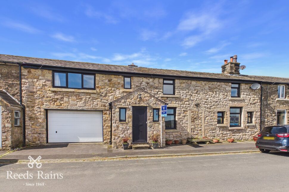 4 bedroom Mid Terrace Property for sale