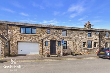 4 bedroom Mid Terrace Property for sale