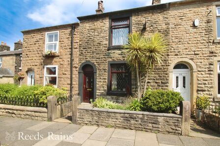 2 bedroom Mid Terrace House for sale