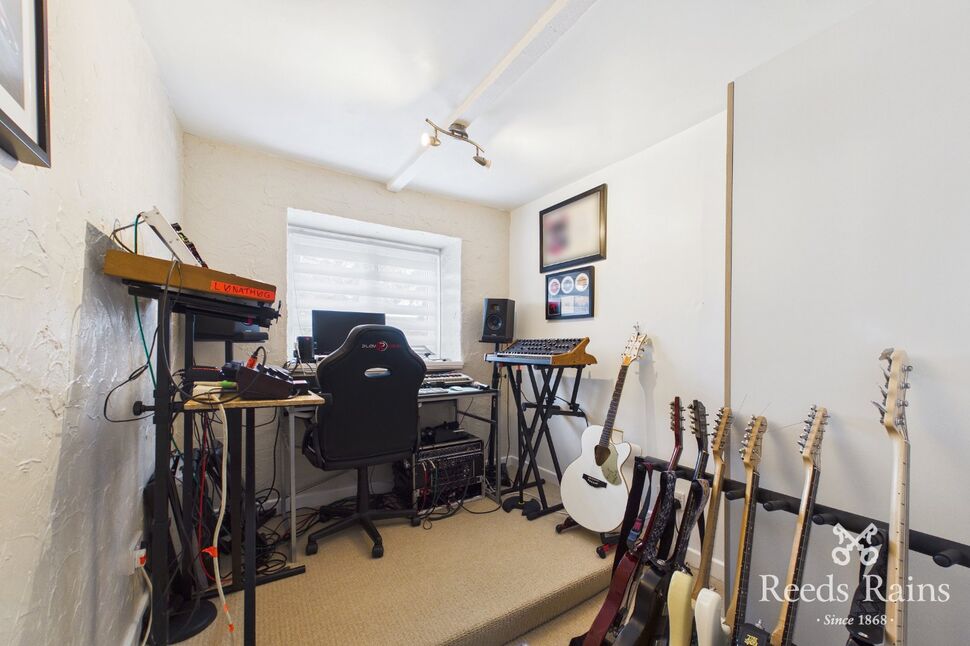 Office / Bedroom 4