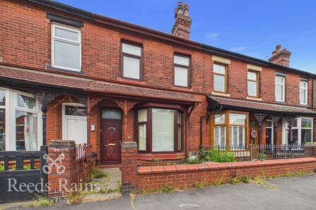 2 bedroom Mid Terrace House for sale