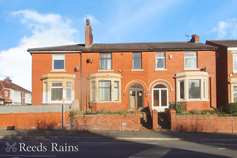 3 bedroom Mid Terrace House for sale