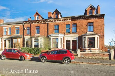 5 bedroom Mid Terrace House for sale