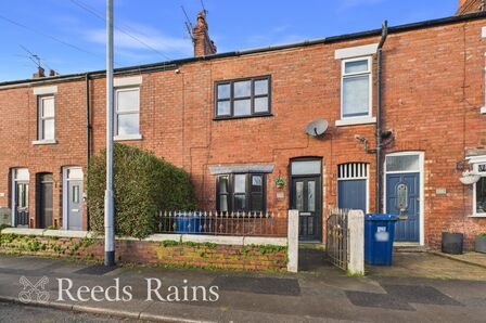 Leyland Lane, 2 bedroom Mid Terrace House for sale, &pound;160,000