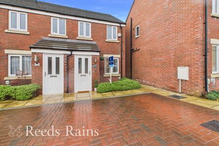 2 bedroom End Terrace House for sale