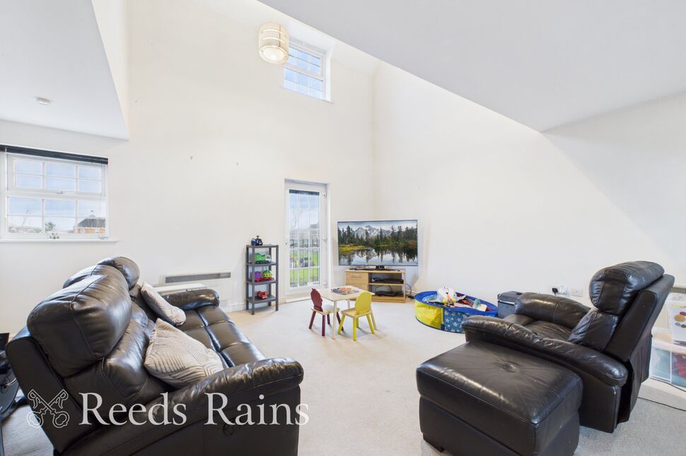 Lounge / Dining Area