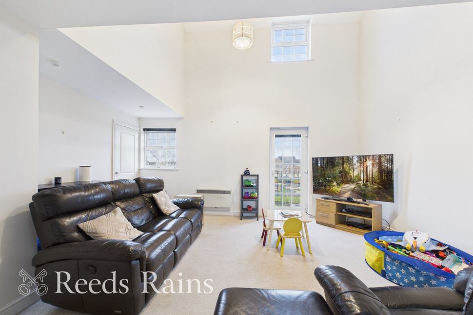 Lounge / Dining Area