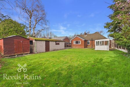 Grosvenor Road, 2 bedroom Detached Bungalow for sale, &pound;300,000