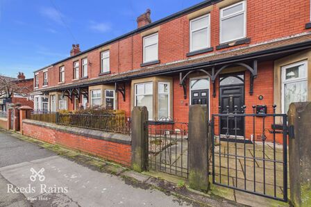 Weldbank Lane, 4 bedroom Mid Terrace House to rent, &pound;1,300 pcm