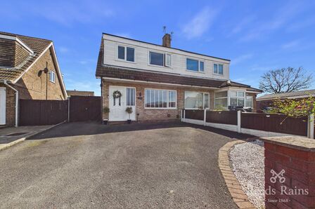 3 bedroom Semi Detached House to rent