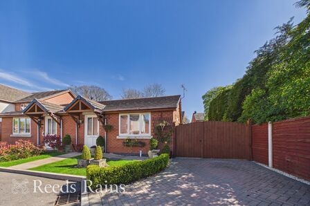 2 bedroom Semi Detached Bungalow for sale