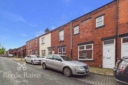 3 bedroom Mid Terrace House for sale