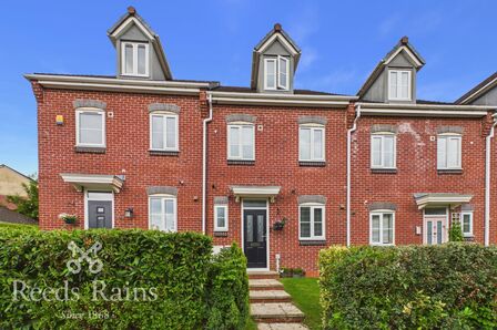 3 bedroom Mid Terrace House for sale