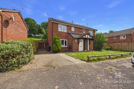 Dutch Barn Close, 2 bedroom Semi Detached House to rent, &pound;750 pcm