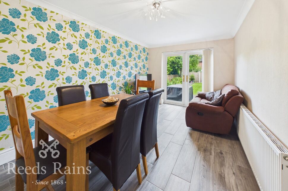 Dining Room / 2nd Lounge