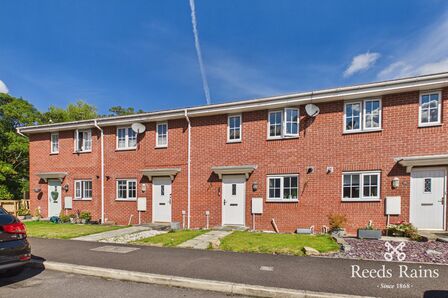 3 bedroom Mid Terrace House for sale