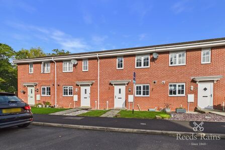 3 bedroom Mid Terrace House for sale