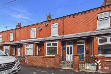 2 bedroom Mid Terrace House for sale