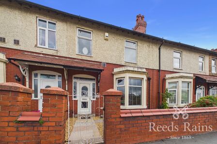 3 bedroom Mid Terrace House for sale
