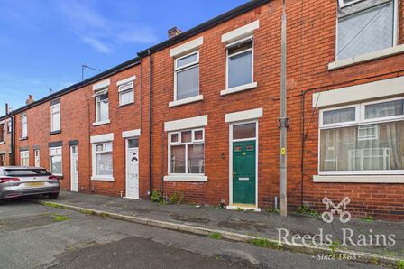 2 bedroom Mid Terrace House for sale