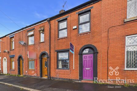 3 bedroom Mid Terrace House for sale