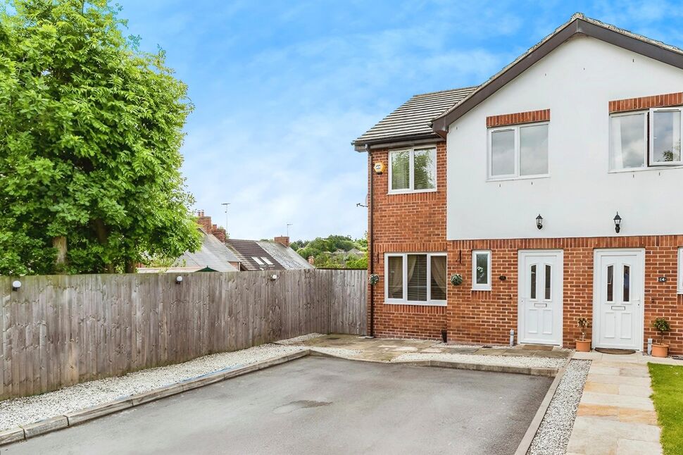 Main image of 3 bedroom Semi Detached House to rent, Highbury Grove, Chesterfield, Derbyshire, S41