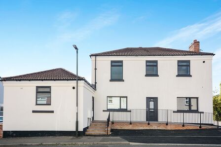 South Street North, 2 bedroom Flat to rent, &pound;700 pcm