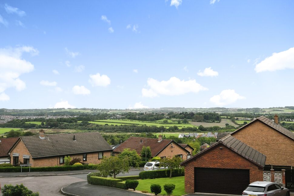 4 bedroom Detached House for sale, Church Close, Wingerworth, S42 £