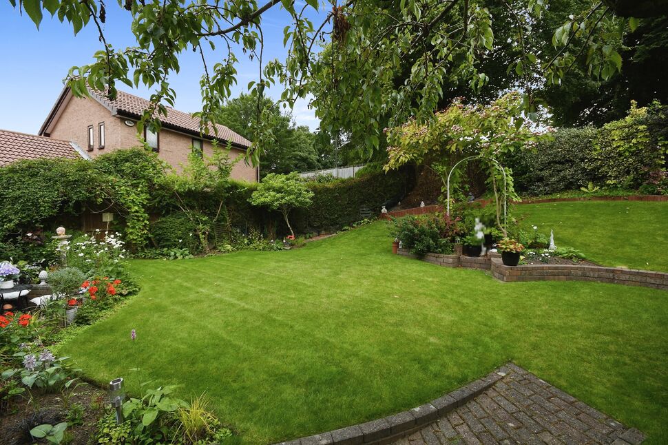 4 bedroom Detached House for sale, Church Close, Wingerworth, S42 £