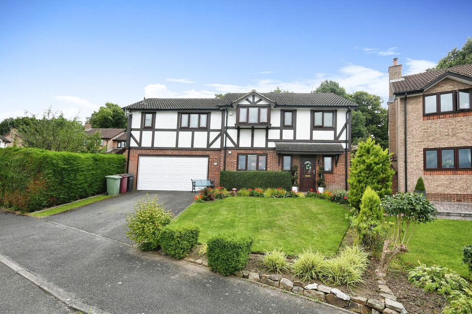 4 bedroom Detached House for sale, Church Close, Wingerworth, S42 £