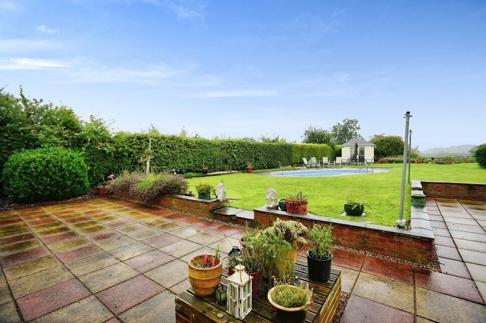 6 bedroom Detached House for sale, Renishaw, Sheffield, S21 £690,000