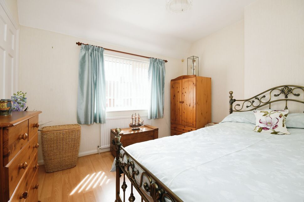 3 bedroom End Terrace House for sale, Lawn Villas, Calow, S44 £180,000