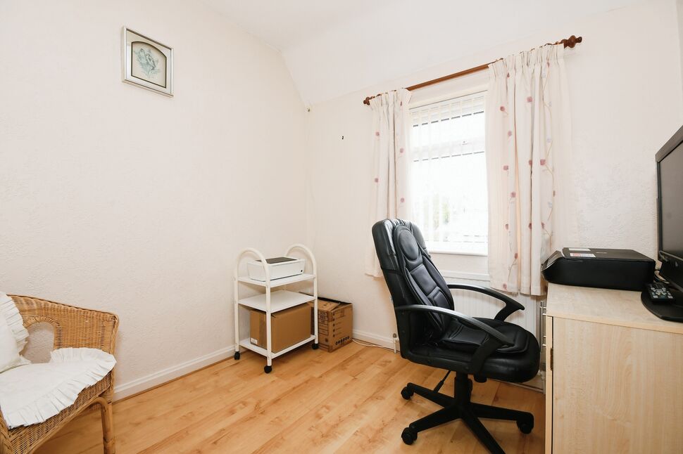 3 bedroom End Terrace House for sale, Lawn Villas, Calow, S44 £180,000