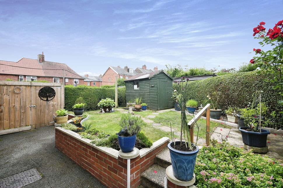 3 bedroom End Terrace House for sale, Lawn Villas, Calow, S44 £180,000