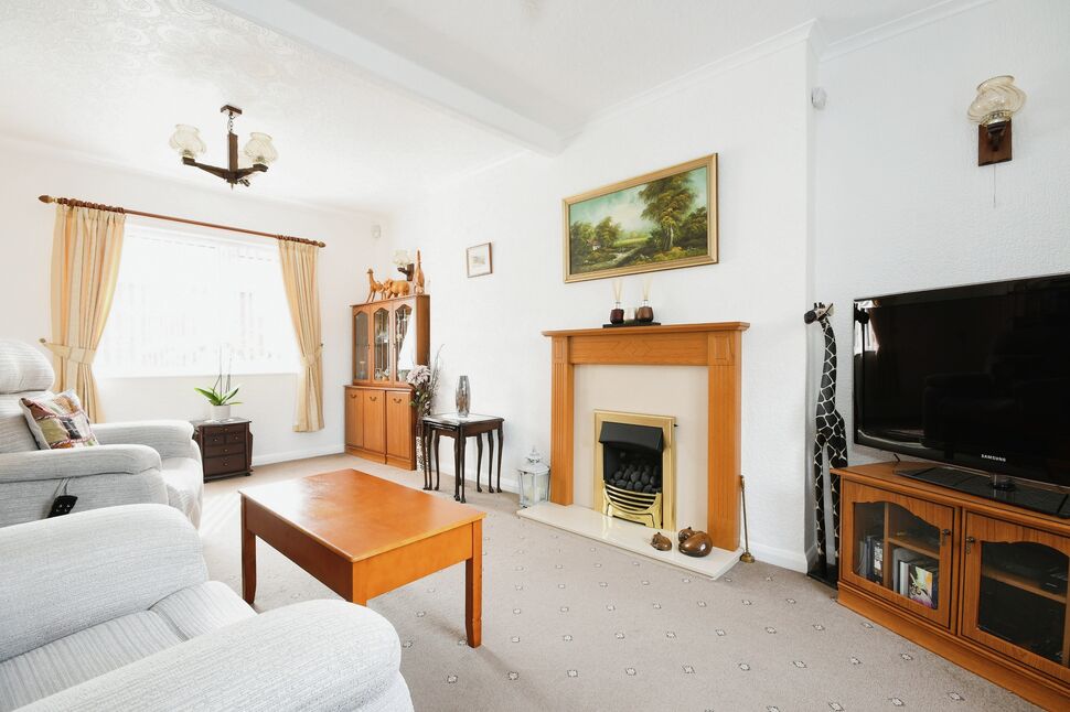 3 bedroom End Terrace House for sale, Lawn Villas, Calow, S44 £180,000