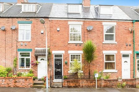 3 bedroom Mid Terrace House to rent